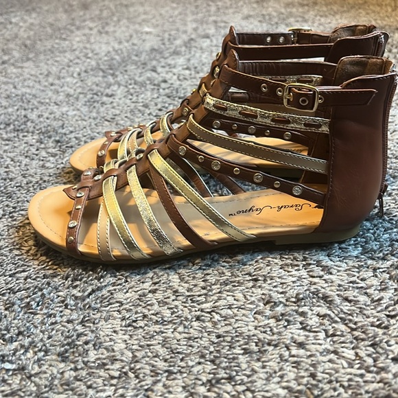 Women’s sandals size 5 - Picture 2 of 4